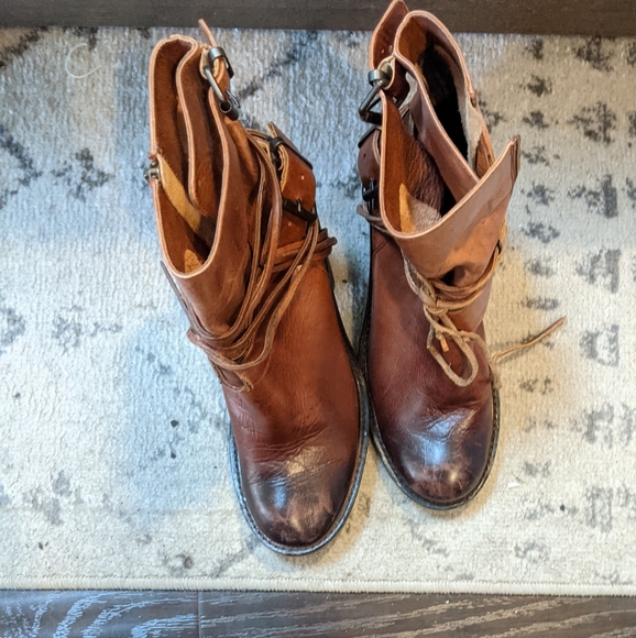 Beautiful Cognac brown colored Vince Camuto Booties.. - Picture 8 of 10